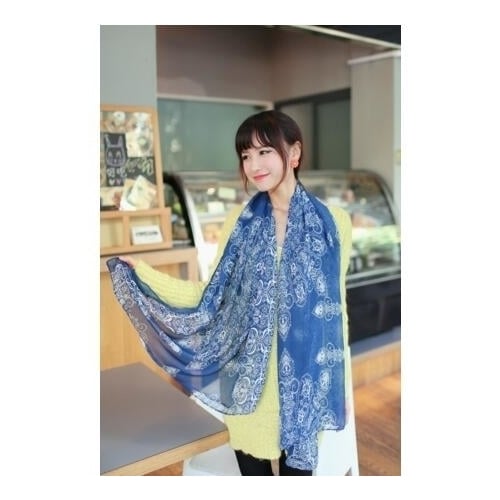 Light Weight Trendy Floral Scarf Image 3
