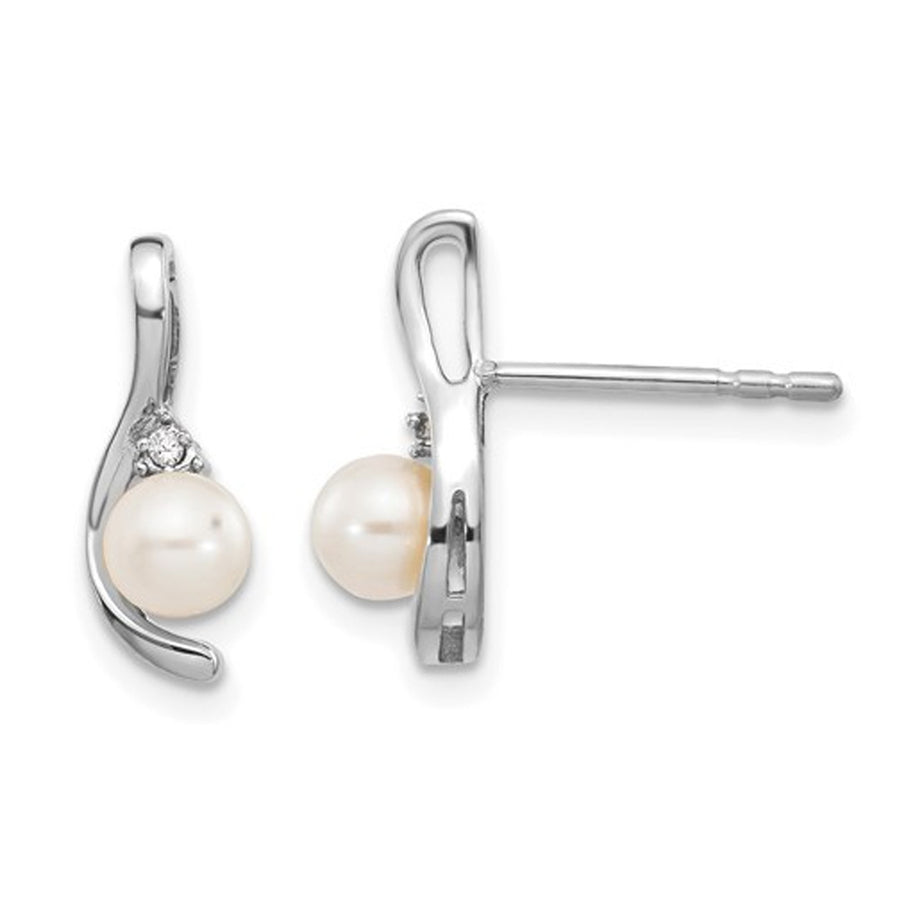 Freshwater Cultured Pearl Earrings in 14K White Gold Image 1