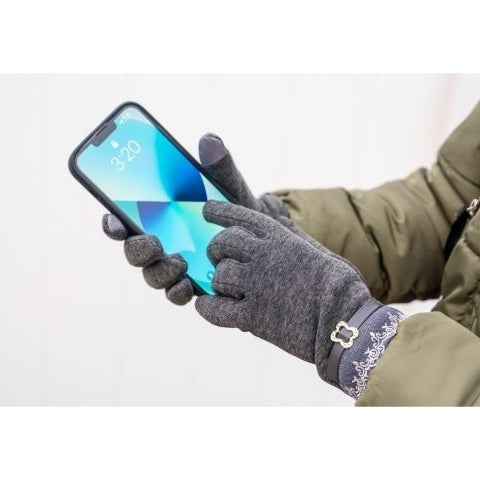 Elegant Touchscreen Gloves Image 2