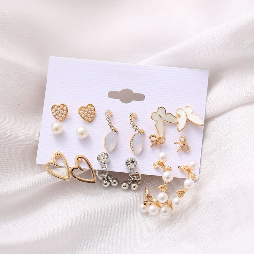 1 Set Stud Earrings Heart Rhinestone Acrylic Fashion Appearance Sparkling Earrings for Daily Wear Image 2