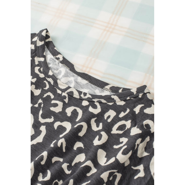 Womens Gray Animal Print Long Sleeves Pullover and Shorts Lounge Set Image 3