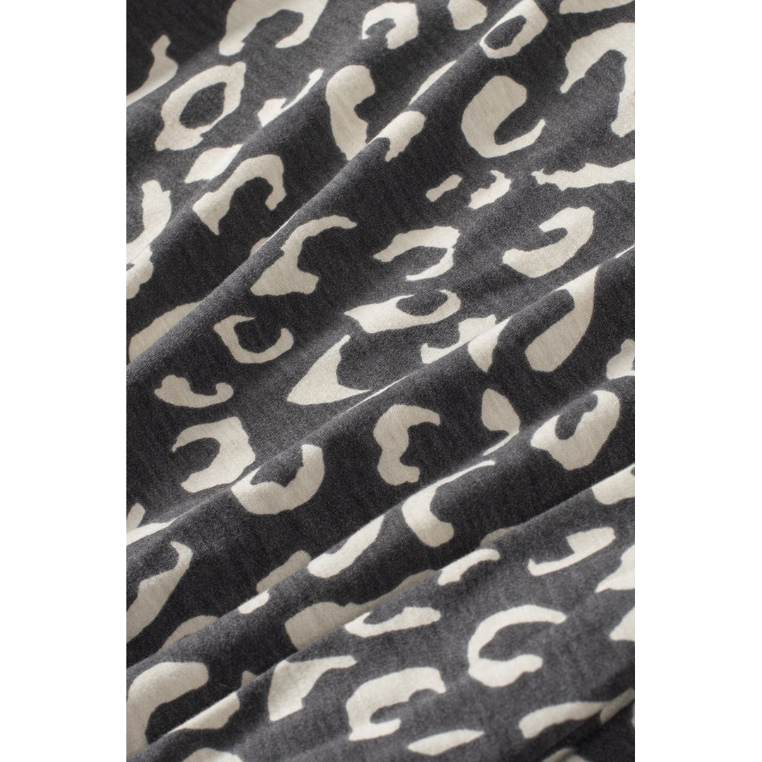 Womens Gray Animal Print Long Sleeves Pullover and Shorts Lounge Set Image 9