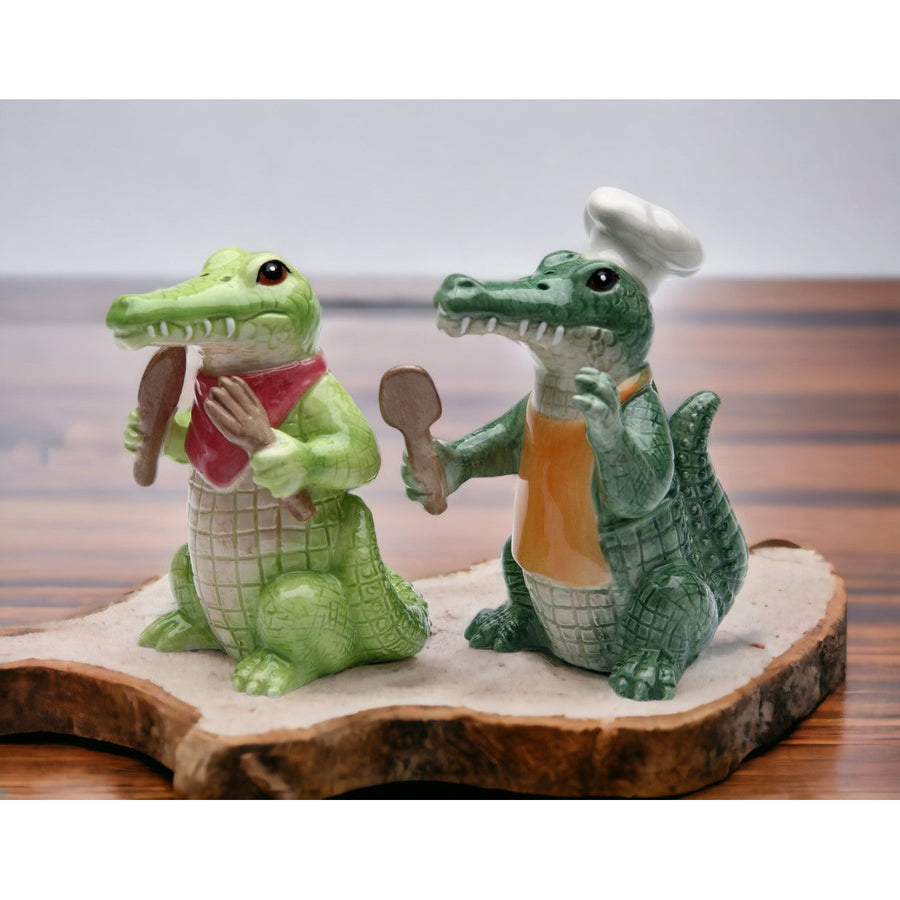 Ceramic AlligatorCrocodile Chef Salt and Pepper ShakersKitchen Dcor, Image 1