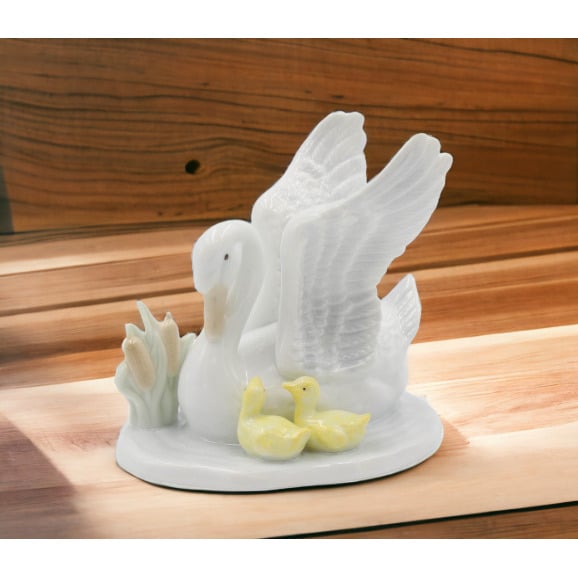 Ceramic Swan With Babies FigurineHome DcorMomFarmhouse Dcor, Image 1