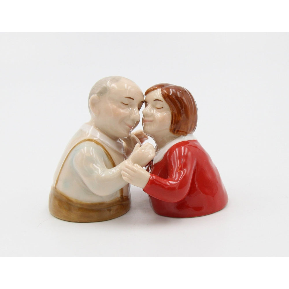 Ceramic Grandparents in Love Salt And Pepper ShakersGrandparents, Image 2