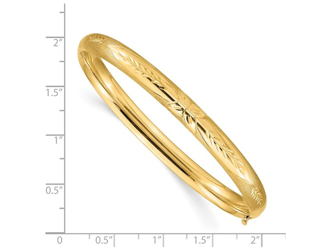 Diamond Cut and Satin Hinged Bangle in 14K Yellow Gold (8.00 mm) Image 4