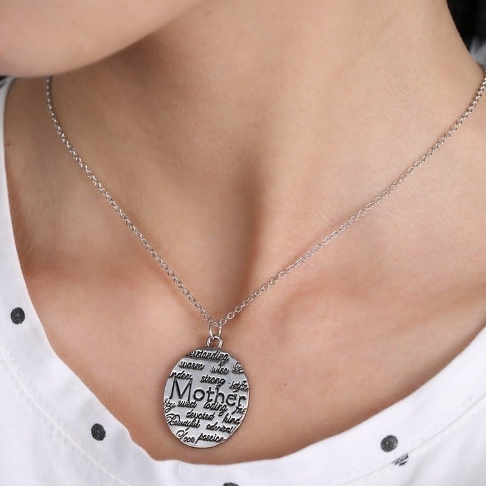 Engraved "Mom" Circle Pedant Necklace Image 4