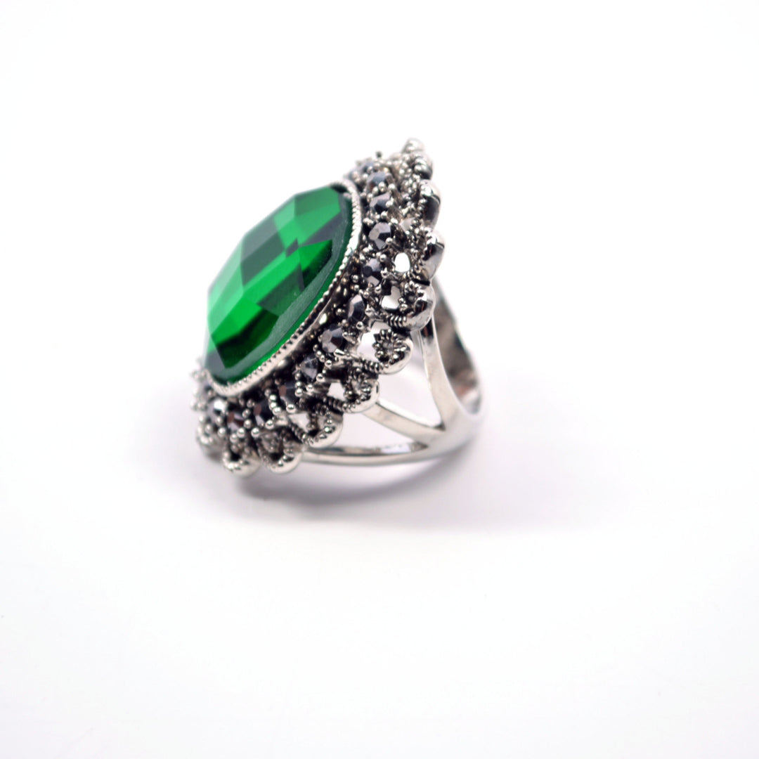 Vintage Style Ring with Faux Emerald Stone set in a Silver Plated Ring Image 4