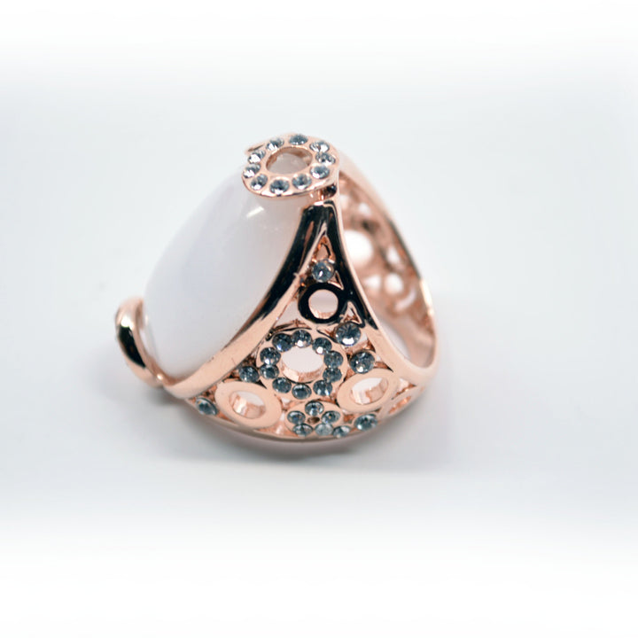 Modern Snow Globe Womens White Gem and Bubble Crystals on a Rose Gold Fashion Ring Image 4