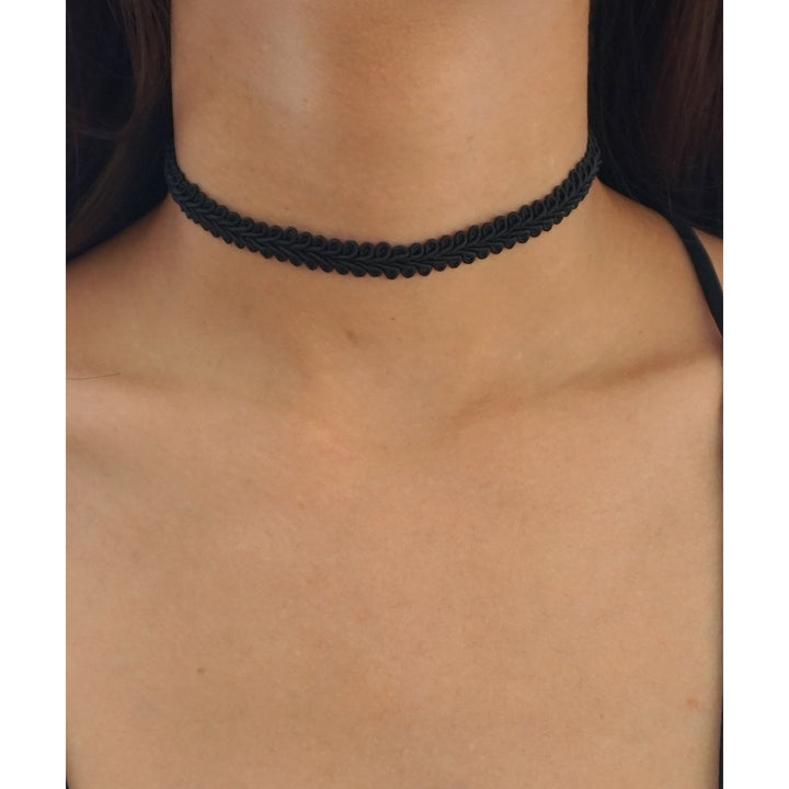 FISHTAIL THIN BLACK CHOKER Image 1