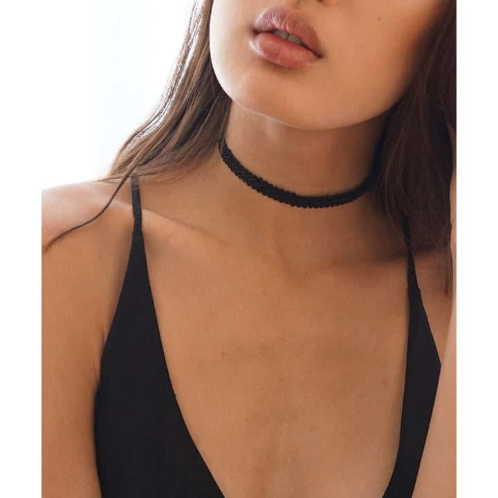 FISHTAIL THIN BLACK CHOKER Image 3