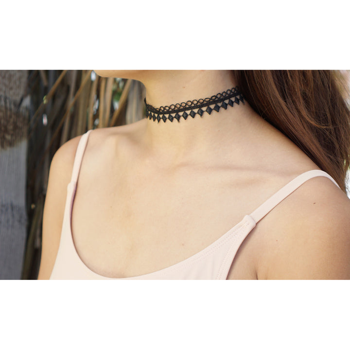 CIRCLES AND DIAMONDS GEOMETRIC LACE CHOKER Image 1