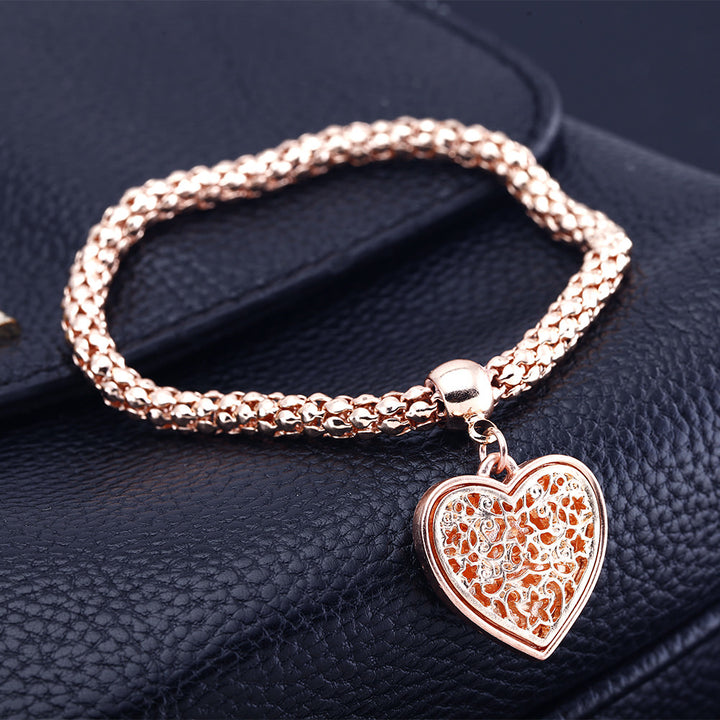 18kt Gold Filgree Heart Charm Bracelet Image 4