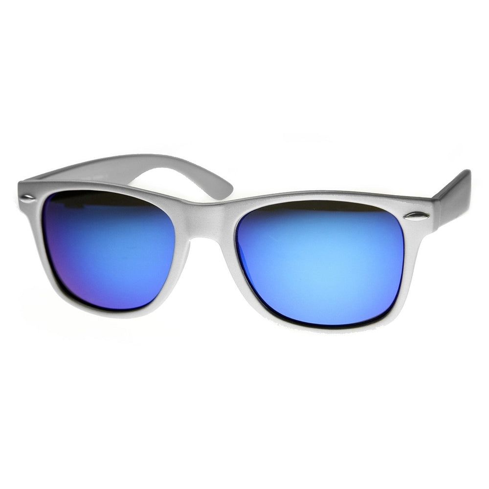 Classic Horn Rimmed Sunglasses with Flash Mirro Lens Image 2