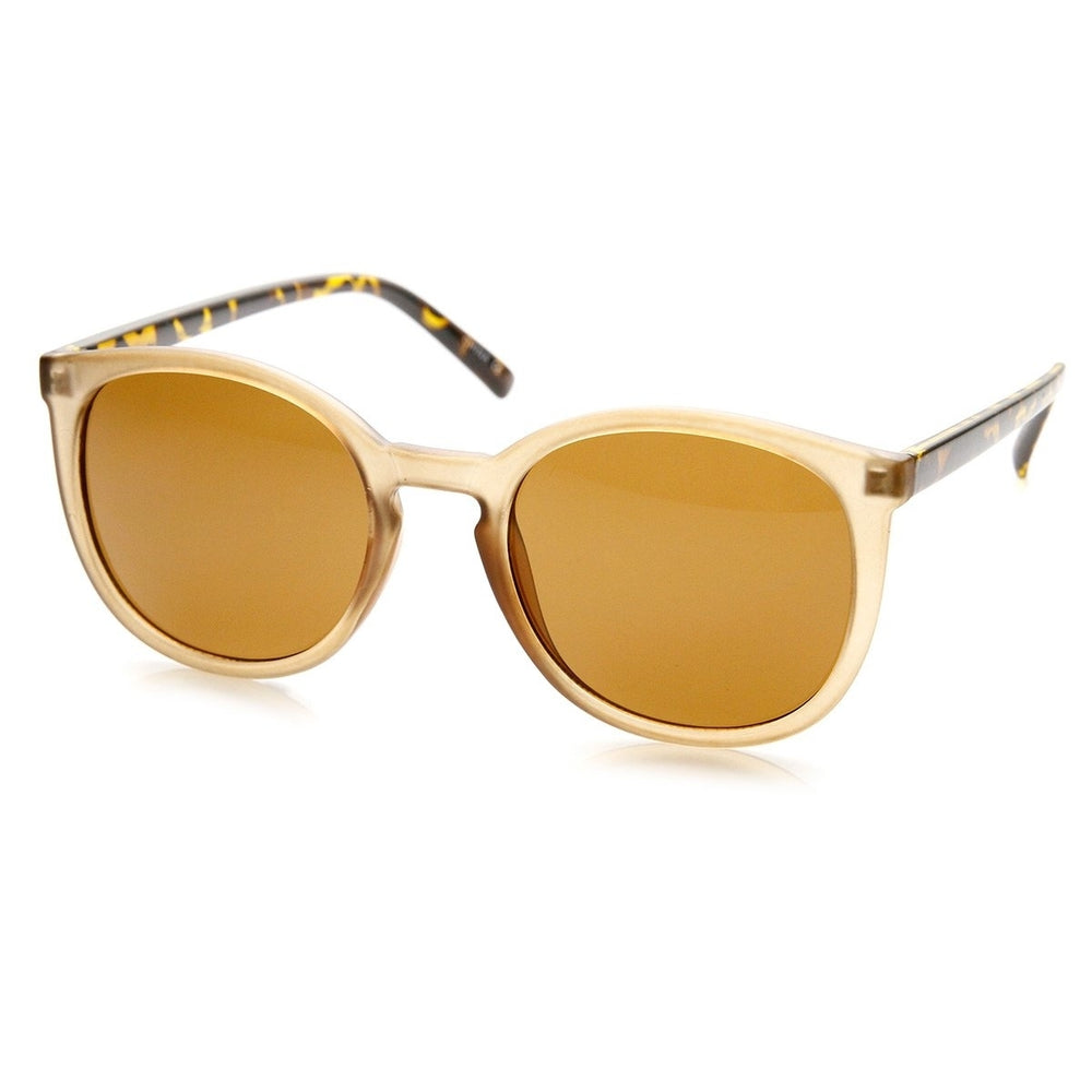 Frosted Two-Toned P3 Keyhole Bridged Retro Round Sunglasses Image 2