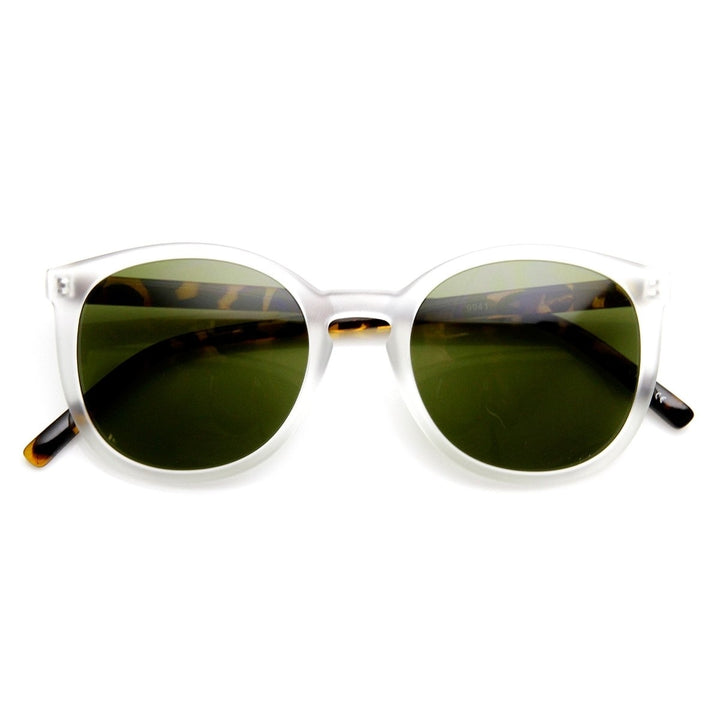 Frosted Two-Toned P3 Keyhole Bridged Retro Round Sunglasses Image 4