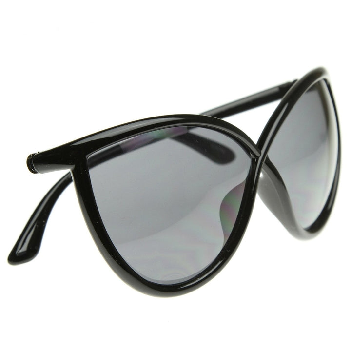 Super Oversized Unique Cat Eye Shaped Sunglasses w/ Detailed Temple Image 4