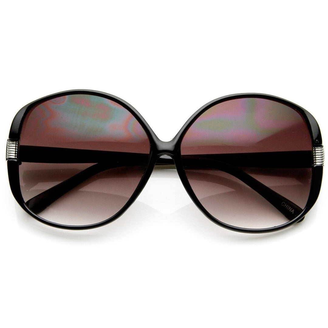 Womens Fashion Metal Accent Round Oversized Sunglasses Image 4