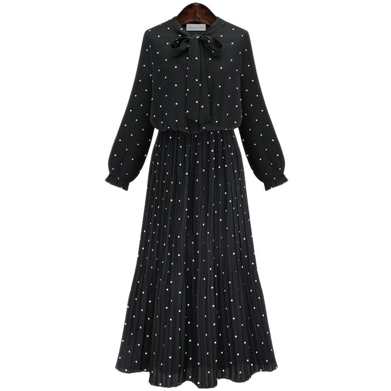 Black Large Size Chiffon Pleated Dress Image 2