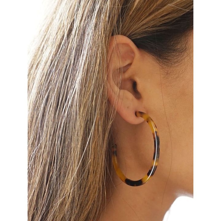 Tortoise Shell Hoop Earrings Image 3