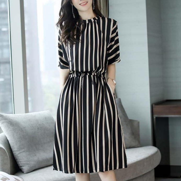 Women A-line Half Sleeve Pockets Striped Dress Image 1