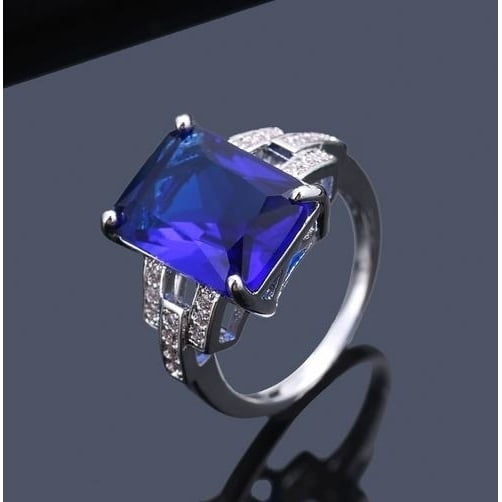 A gorgeous square high-end AAA ring Image 2