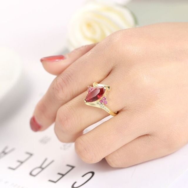 Ruby horseeye Artificial zircon ring Image 2