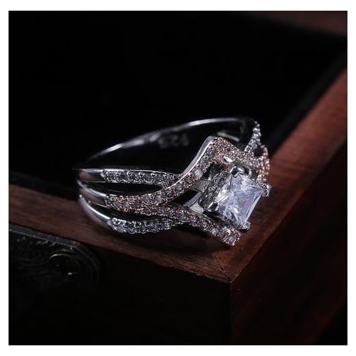 Sparkle four prong Artificial zircon ring Image 4