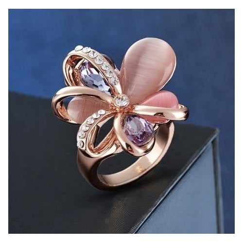 Fashionable hand decoration petal Opal Ring natural stone Image 2