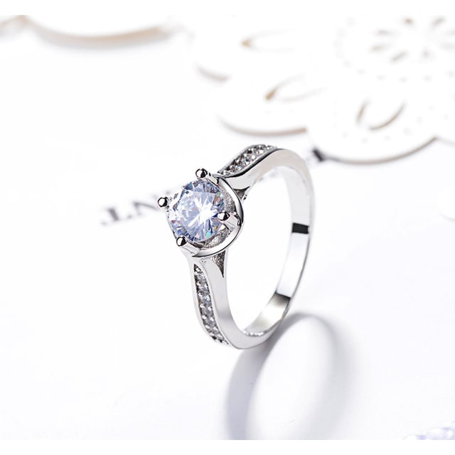 Womens wedding ring with four claws and fine eight heart eight arrow ring Image 1