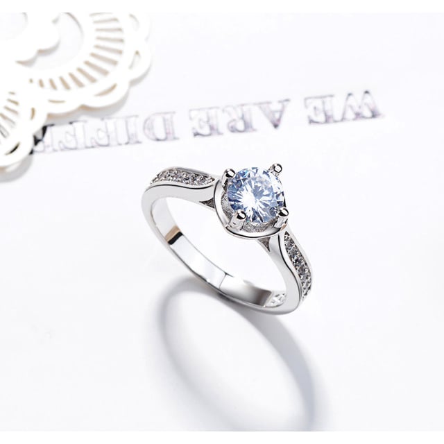 Womens wedding ring with four claws and fine eight heart eight arrow ring Image 2