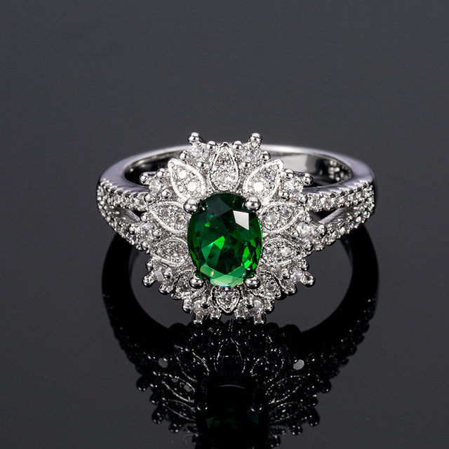 Exquisite flower shaped emerald Artificial zircon ring Image 1