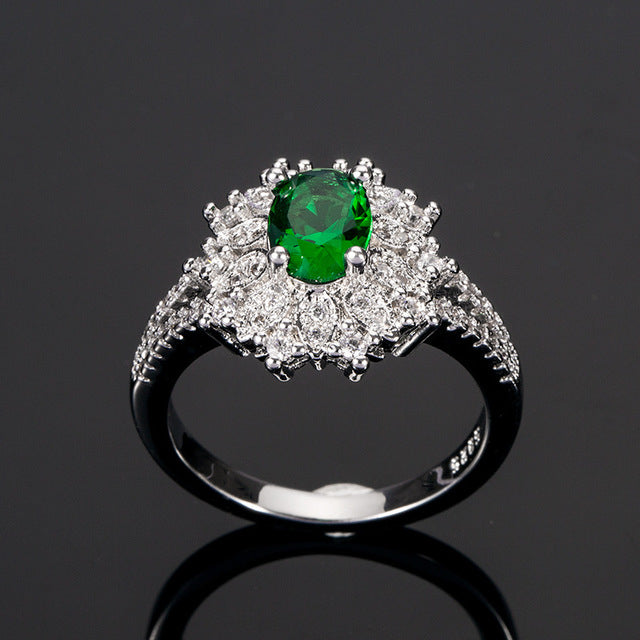 Exquisite flower shaped emerald Artificial zircon ring Image 2