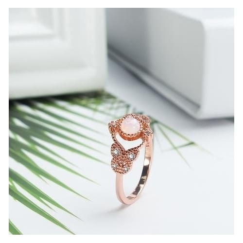 Opal ring in fashion Image 3