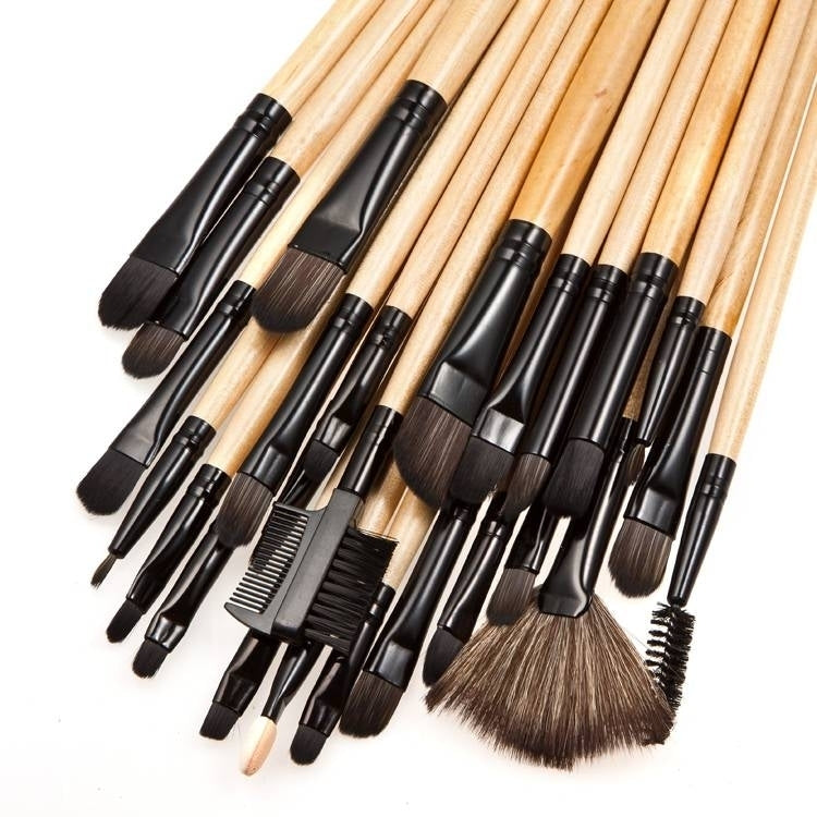 32pcs Nylon Wool Bristle Wooden Handle Professional Cosmetic Brush Set Image 2