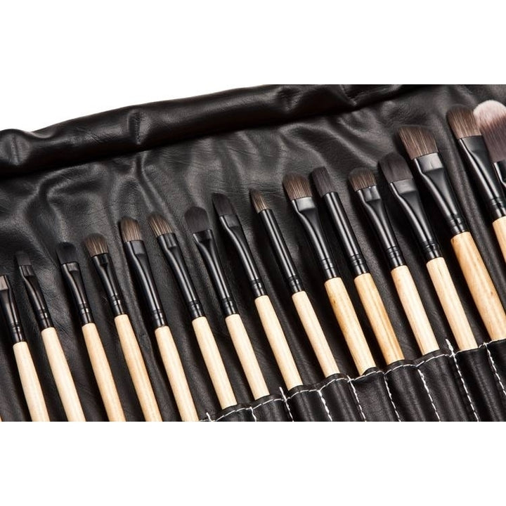 32pcs Nylon Wool Bristle Wooden Handle Professional Cosmetic Brush Set Image 7
