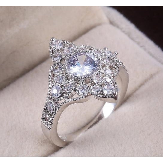 Open cut womens Artificial zircon ring with flower pattern Image 3