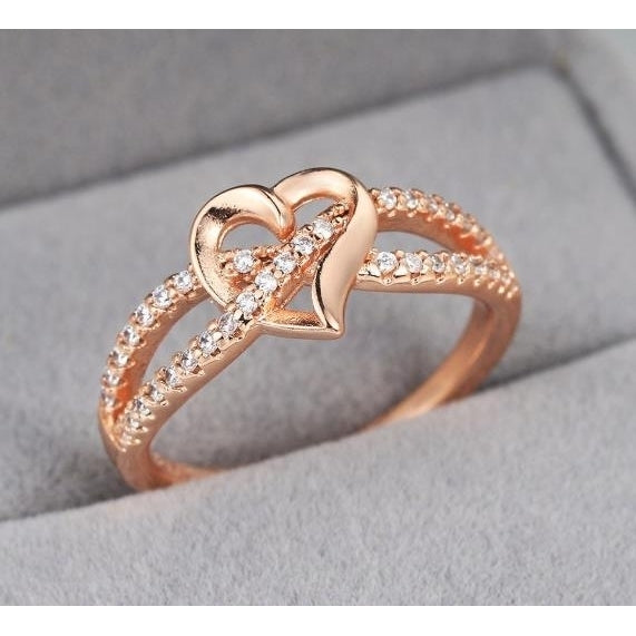 Fashionable heart-shaped womens engagement ring Image 3