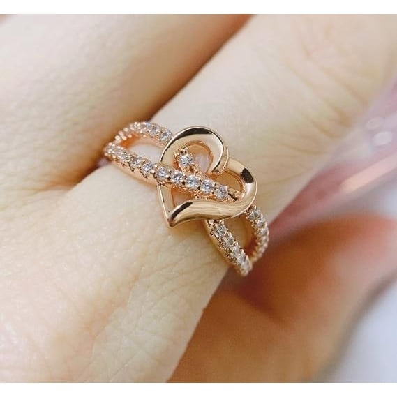 Fashionable heart-shaped womens engagement ring Image 4