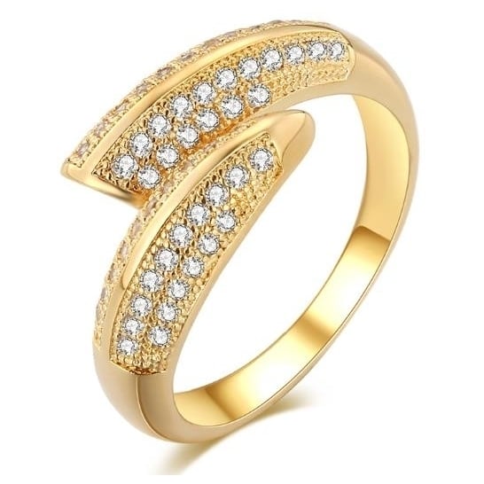 Round AAA Artificial zircon ring Image 1