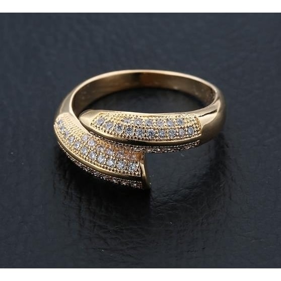 Round AAA Artificial zircon ring Image 3