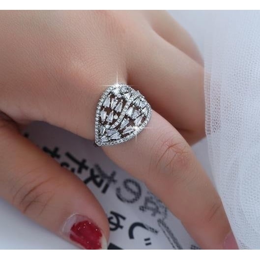 Luxurious and fashionable womens Square Artificial zircon ring copper Fashion style plated ring Image 4