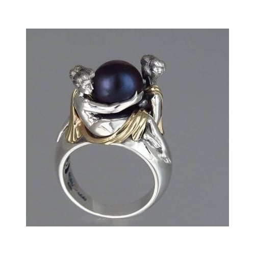 Romantic elegant lady with Black Pearl Ring Image 2