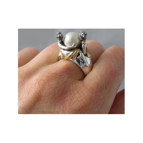 Romantic elegant lady with Black Pearl Ring Image 3