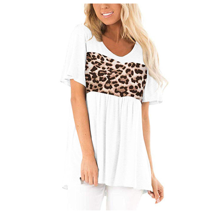 Womens Short-Sleeved T-Shirt With Leopard Stitching Image 6