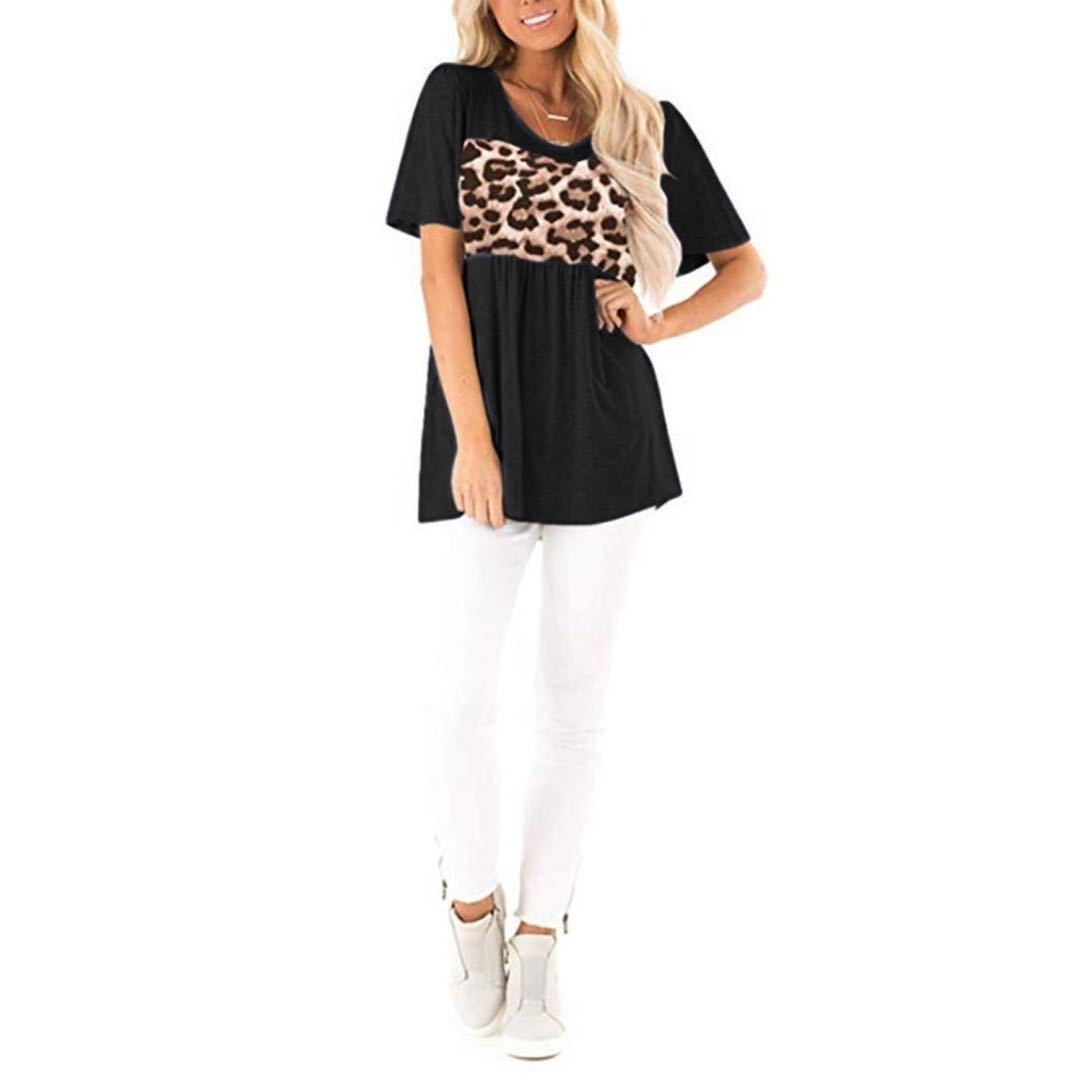 Womens Short-Sleeved T-Shirt With Leopard Stitching Image 10