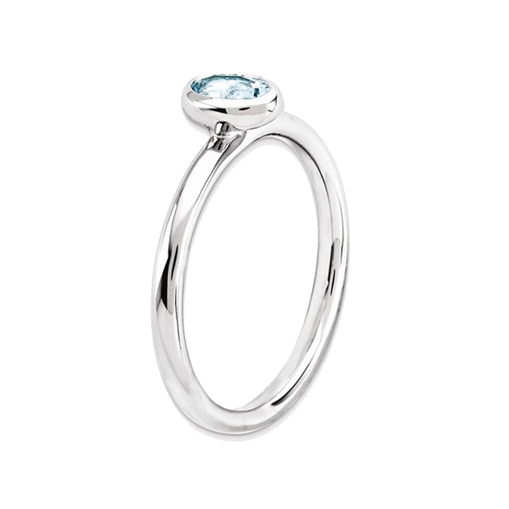 2/5 Carat (ctw) Solitaire Oval Aquamarine Ring in Sterling Silver Image 4