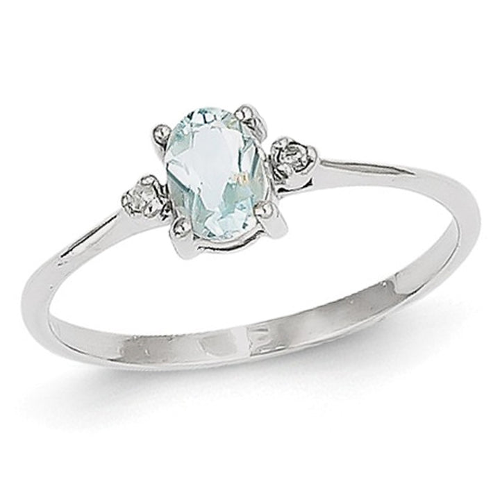 2/5 Carat (ctw) Oval-Cut Light Aquamarine Ring in 14K White Gold Image 4