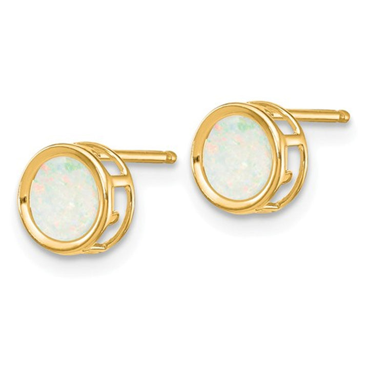 3/5 Carat (ctw) Opal Solitaire Earrings in 14K Yellow Gold Image 3