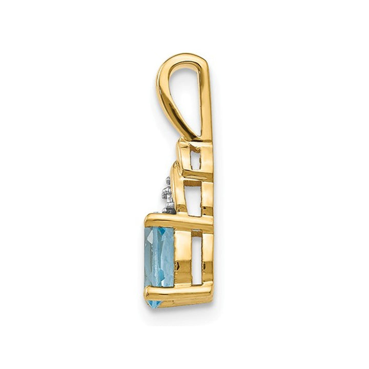 3/5 Carat (ctw) Blue Topaz Pendant Necklace in 14K Yellow Gold with Chain Image 2